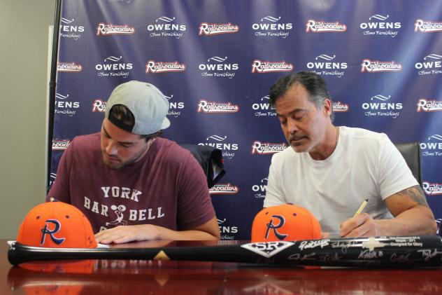 Rafael and Patrick Palmeiro sign with the Cleburne Railroaders