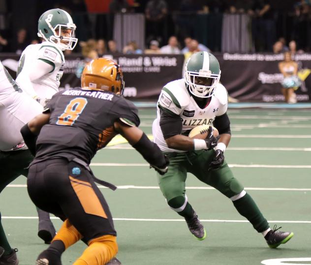 Arizona Rattlers zero in on a Green Bay Blizzard ballcarrier