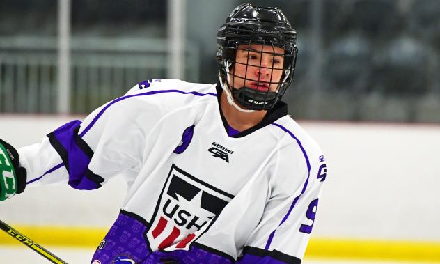 Asa Kinnear with the Alaska Oilers 16U team