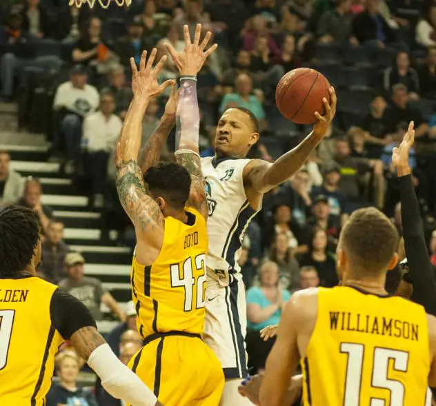 Billy White of the Halifax Hurricanes vs. the London Lightning in Game 6