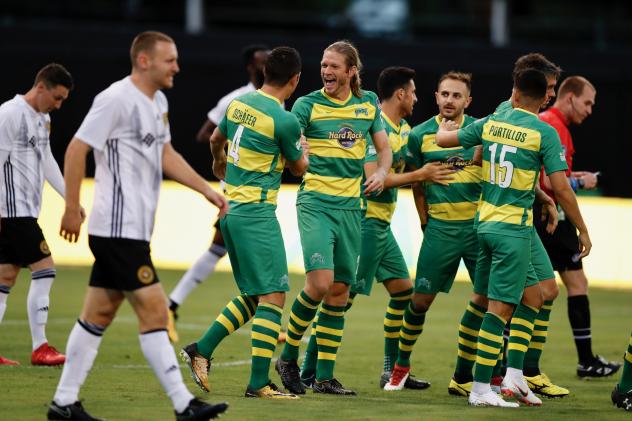 Tampa Bay Rowdies exchange congratulations