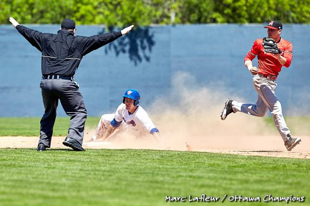 Ottawa Champions called safe against the Trois-Rivieres Aigles