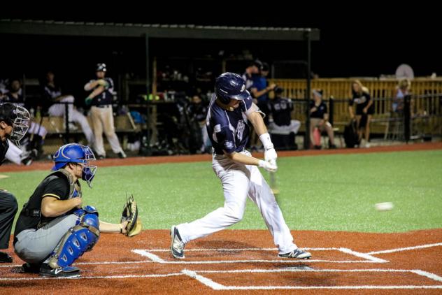 Brazos Valley Bombers swinging against the Texarkana Twins