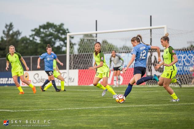 Sky Blue FC takes aim at the Seattle Reign FC goal