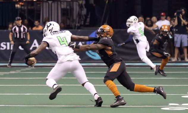 Arizona Rattlers attempt to tie up Nebraska Danger WR Eric Thomas