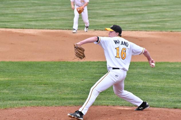 Willmar Stingers pitcher Louie Varland