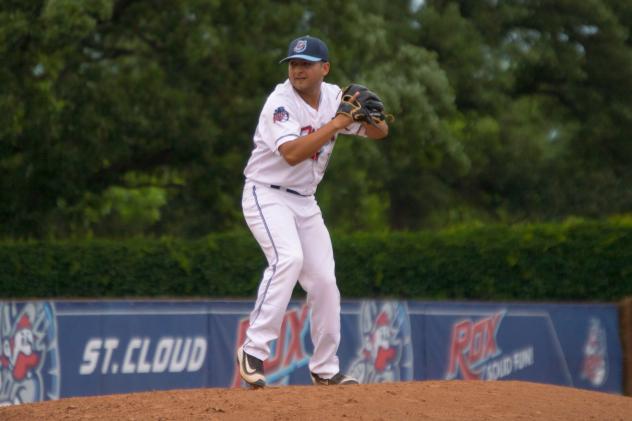 St. Cloud Rox pitcher Kenny Saenz on the mound