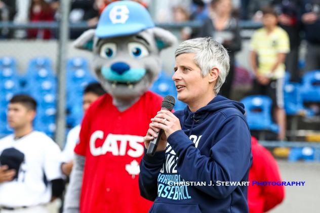 Victoria Mayor Lisa Helps sings the national anthem at the HarbourCats game