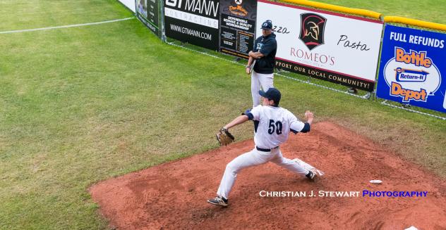 Victoria HarbourCats reliever Tyler Yoshihara warms up
