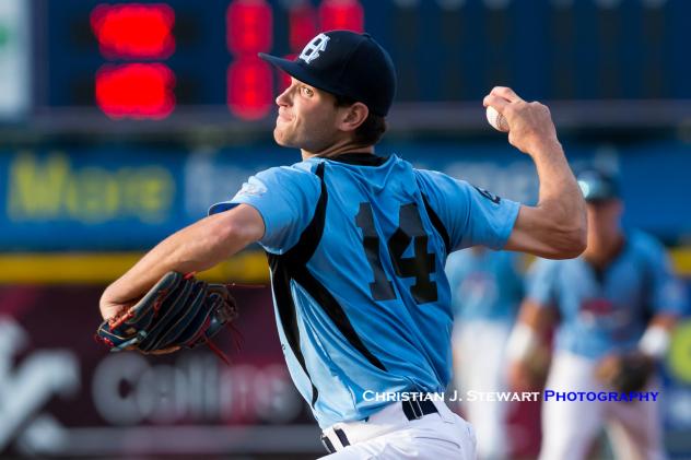 Victoria HarbourCats pitcher Tyler Hilton