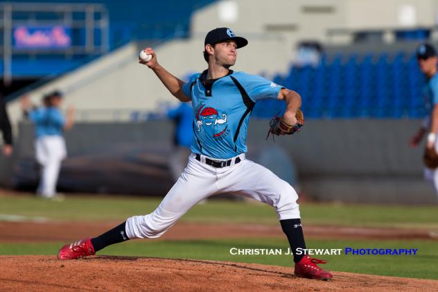 Victoria HarbourCats pitcher Tyler Hilton delivers