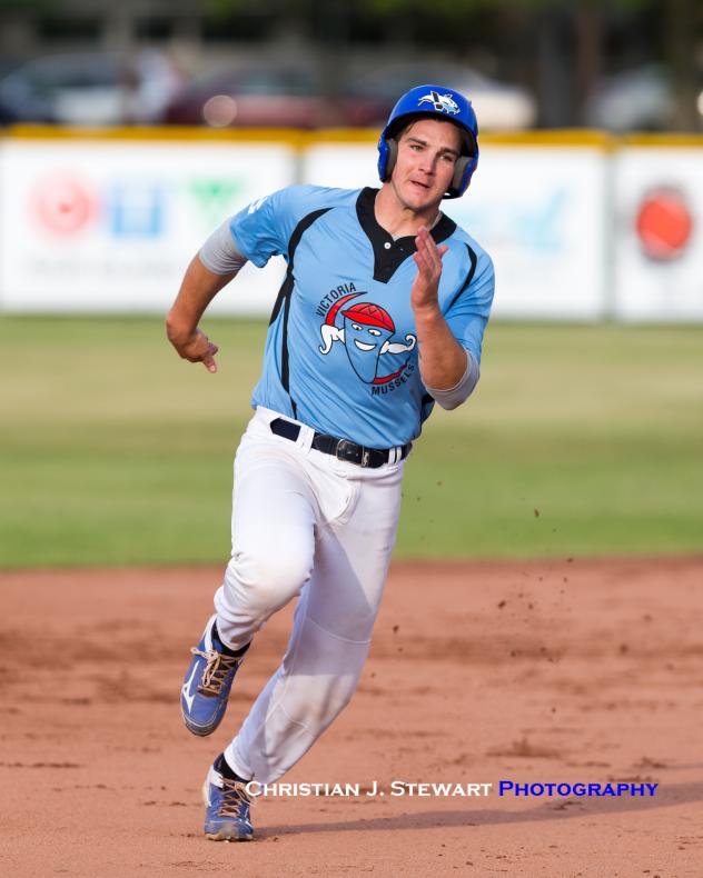 Hayden Jayco of the Victoria HarbourCats runs to third