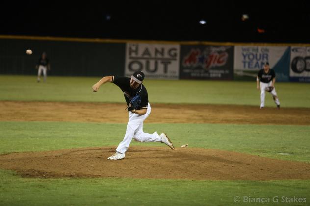 Texarkana Twins deliver a pitch