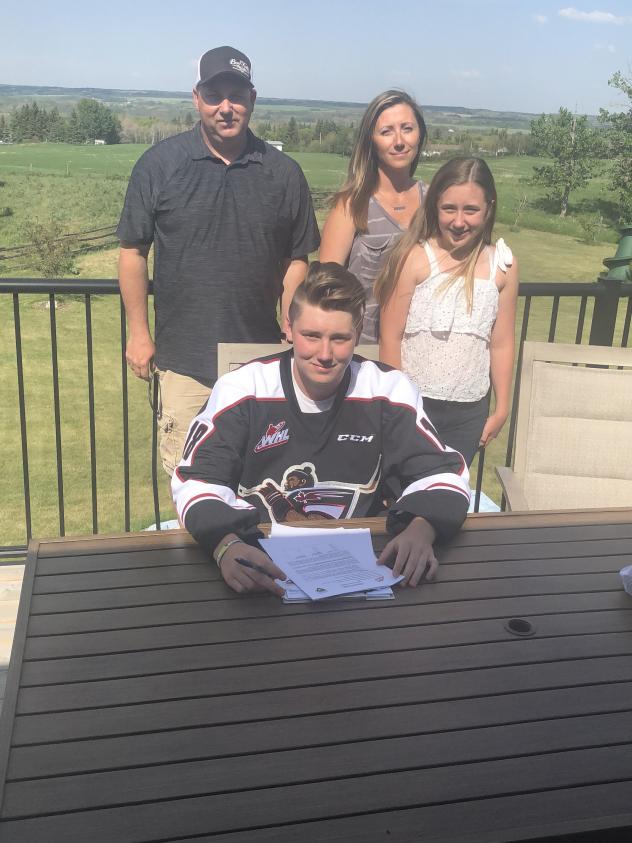 Vancouver Giants Sign Goaltender Drew Sim