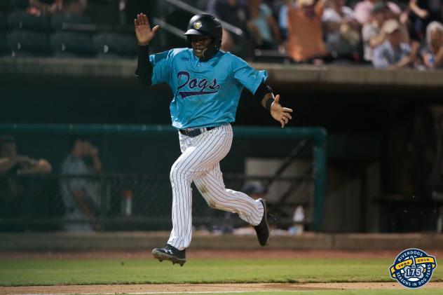 Welfrin Mateo of the Charleston RiverDogs scores the tying run