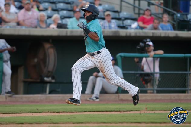 Leonardo Molina of the Charleston RiverDogs rounds third