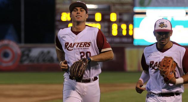 Wisconsin Rapids Rafters sprint off the field