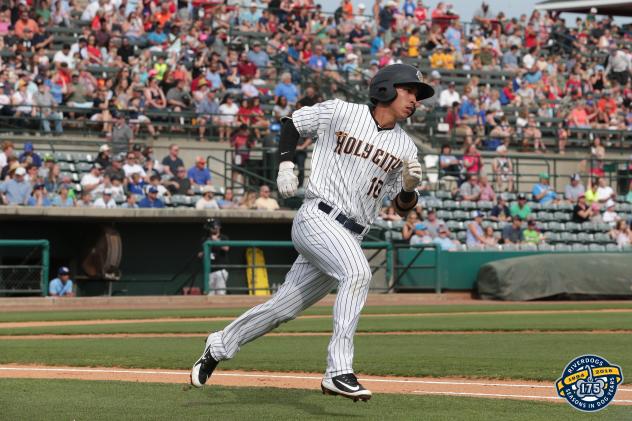 Charleston RiverDogs shortstop Oswaldo Cabrera