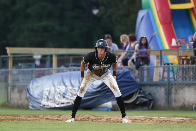 Texarkana Twins on the basepaths