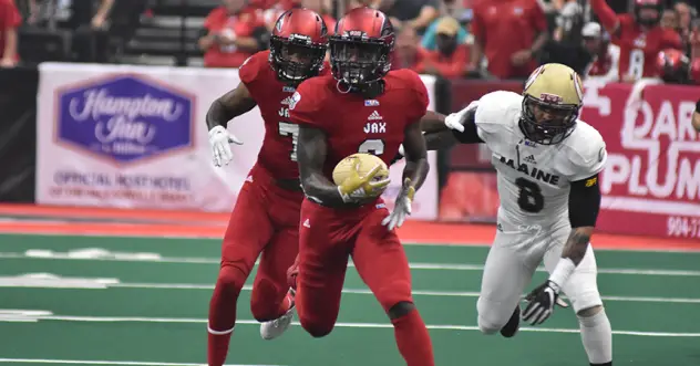 Maine Mammoths attempt to catch the Jacksonville Sharks