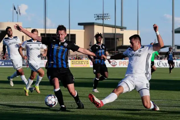 Colorado Springs Switchbacks beat Fresno FC to the ball