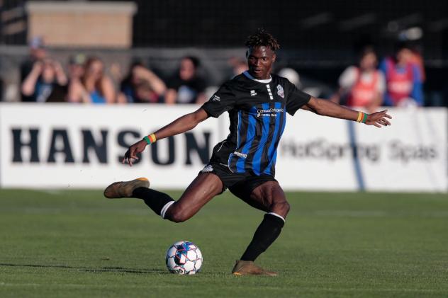 Colorado Springs Switchbacks with the ball against Fresno FC