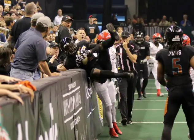 Arizona Rattlers make a catch against the wall vs. the Sioux Falls Storm