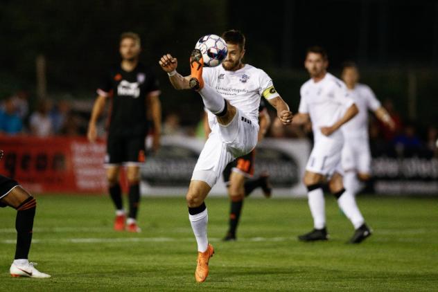Colorado Springs Switchbacks control the ball vs. Orange County SC