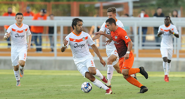 Claudio Munoz of Tulsa Roughnecks FC vs. the Rio Grande Valley Toros