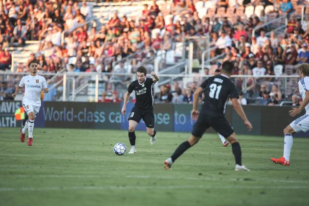 Sacramento Republic FC set for a pass vs. Real Monarchs SLC