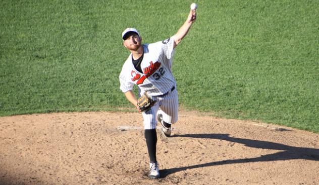 Long Island Ducks pitcher Bennett Parry