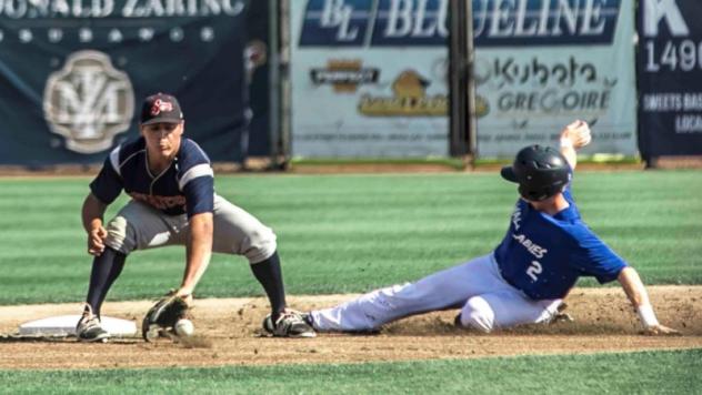 Walla Walla Sweets try to beat the tag at second