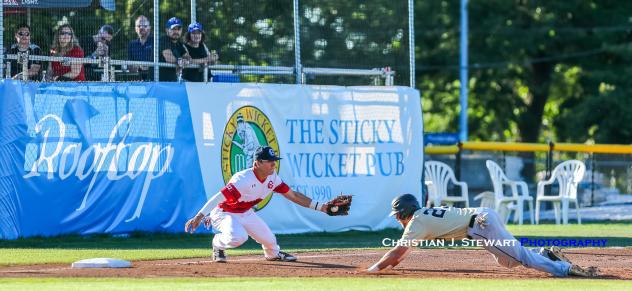 Ryan Ober of the Victoria HarbourCats attempts to tag Sean Coffey of the Bend Elks