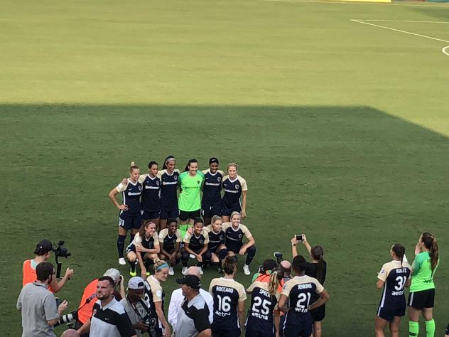 North Carolina Courage pose for a team photo