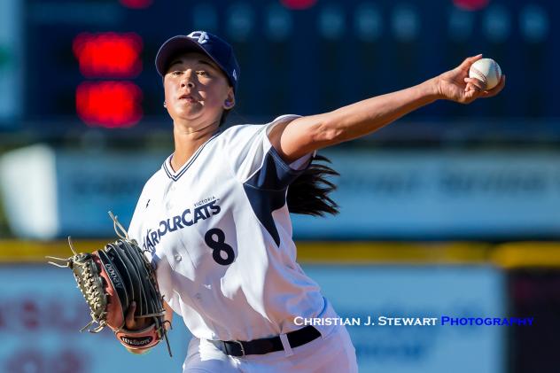 Victoria HarbourCats pitcher Claire Eccles delivers