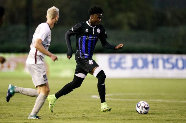 Colorado Springs Switchbacks eye the ball vs. Sacramento Republic FC