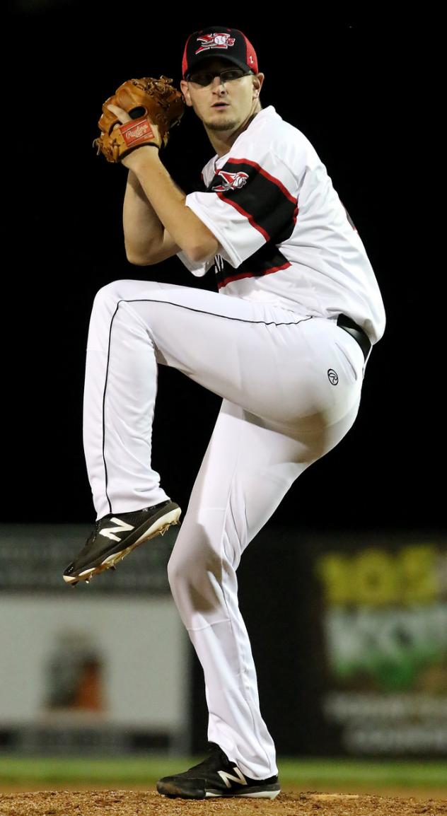 Sioux City Explorers pitcher Tyler Fallwell