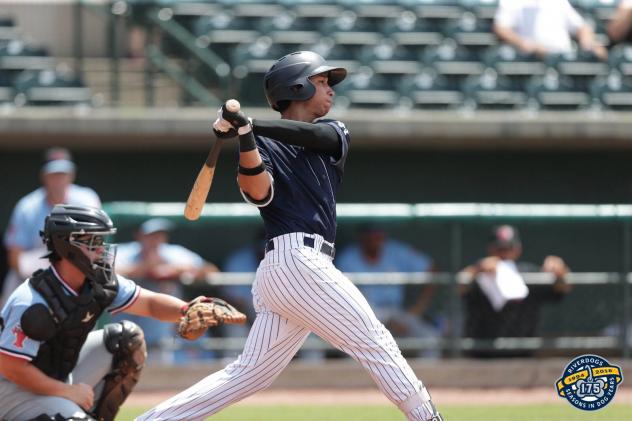 Charleston RiverDogs second baseman Oswaldo Cabrera