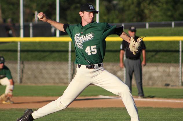 Medford Rogues pitcher Tony Barrios