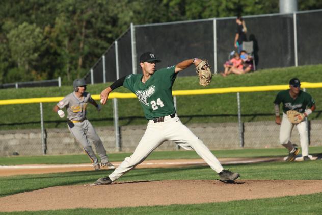 Medford Rogues pitcher Tanner Simpson