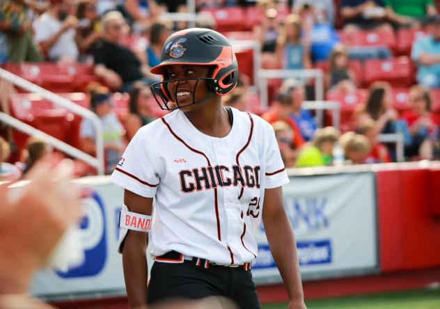 Chicago Bandits outfielder Jessie Scroggins