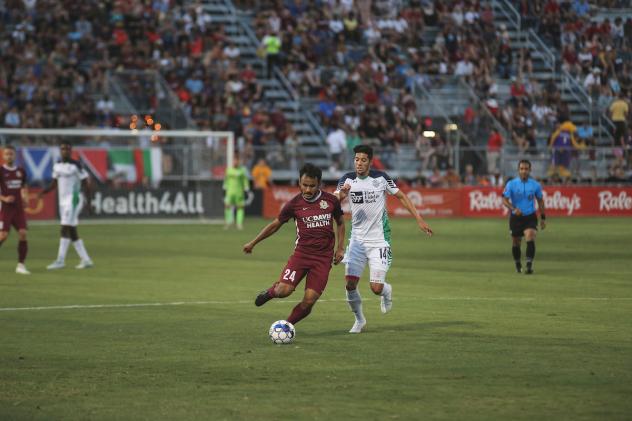 Sacramento Republic FC midfielder Jaime Villarreal possesses the ball vs. OKC Energy FC