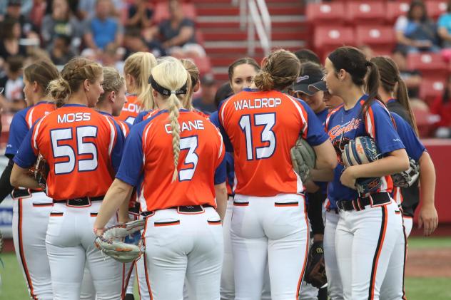 Chicago Bandits meet on the mound