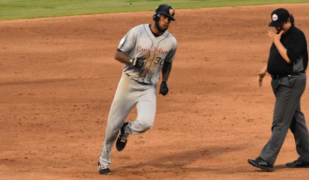 David Washington of the Long Island Ducks makes the rounds