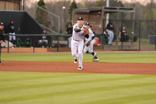 Jackson Generals make a throw to first