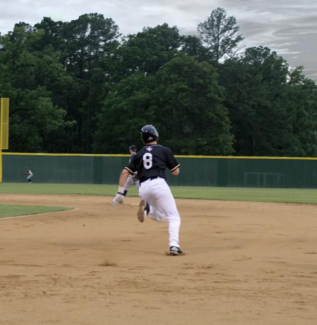 Texarkana Twins on the basepaths