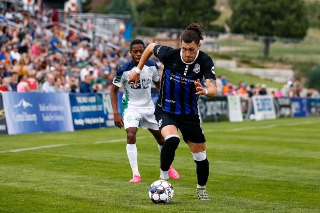 Colorado Springs Switchbacks control the ball vs. OKC Energy FC