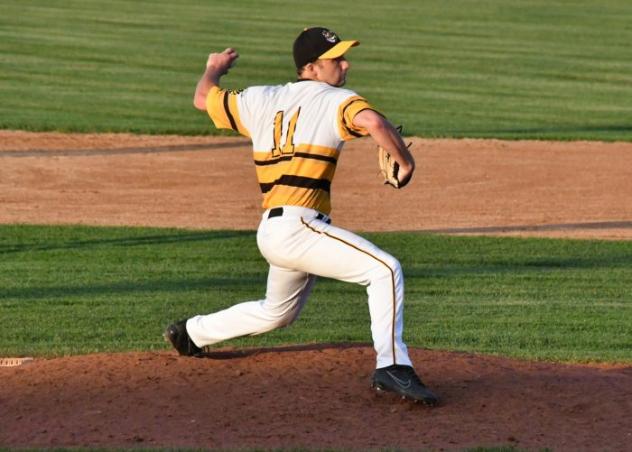 Willmar Stingers pitcher Noah Fluman