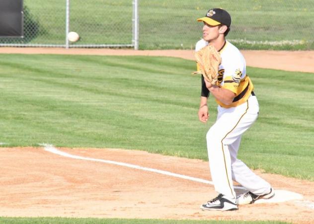 Willmar Stingers take a throw at first