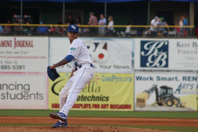 Yefri Del Rosario pitching for the Lexington Legends